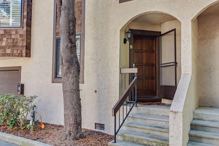 Property Photo: 480 N Winchester Blvd 9 CA 95050