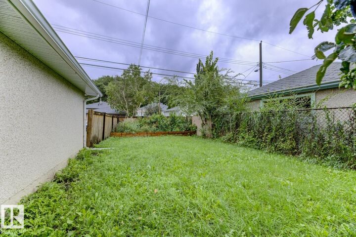 Property Photo:  9740 63 Avenue NW  AB T6E 0G6