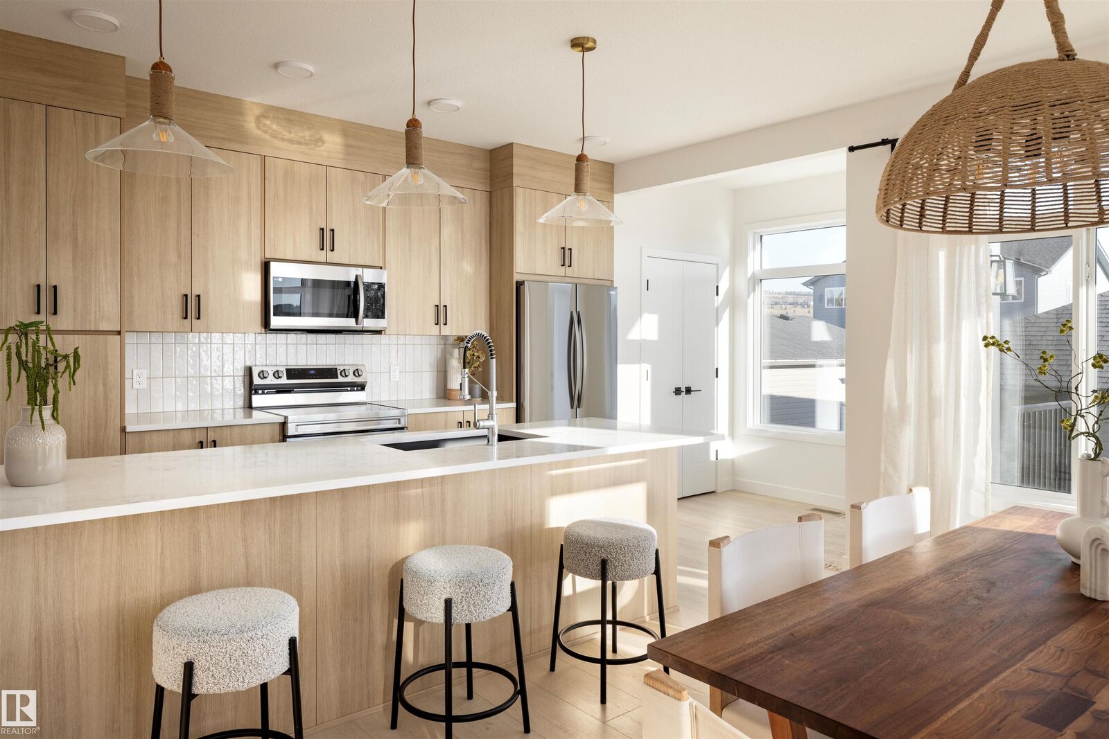 Property Photo:  2133 Crossbill Lane NW  AB T5S 0W4 