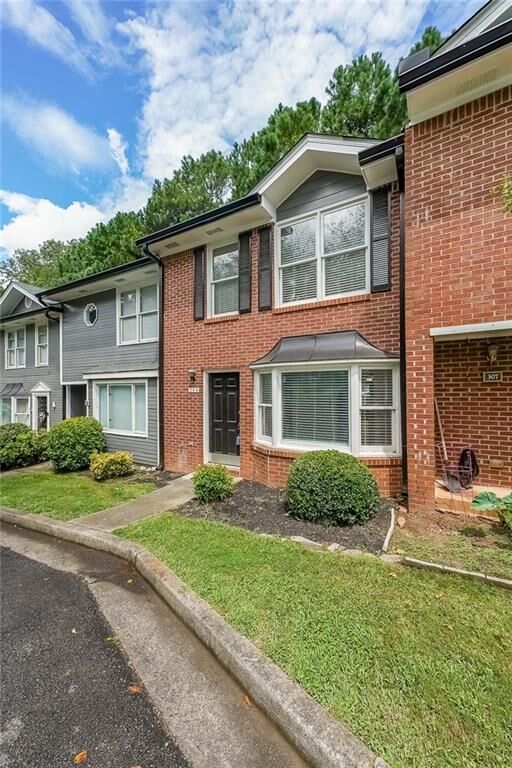 Property Photo: 306 Autumn Leaf Way GA 30093