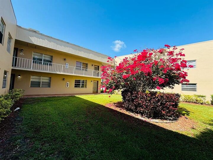 Property Photo: 831 Normandy R 831 FL 33484