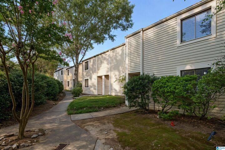 Property Photo:  407 Running Brook Road 407  AL 35226 