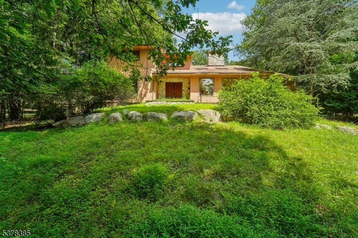 Property Photo:  724 Tall Oaks Ct  NJ 07417 