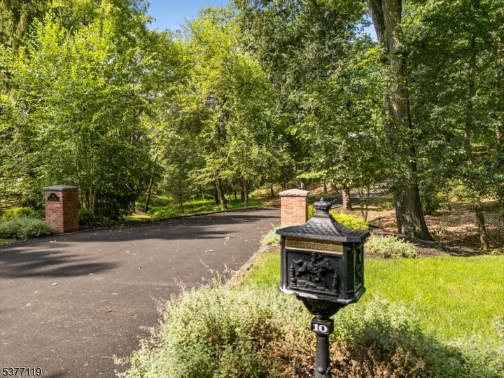Property Photo:  10 Farview Dr  NJ 08801 