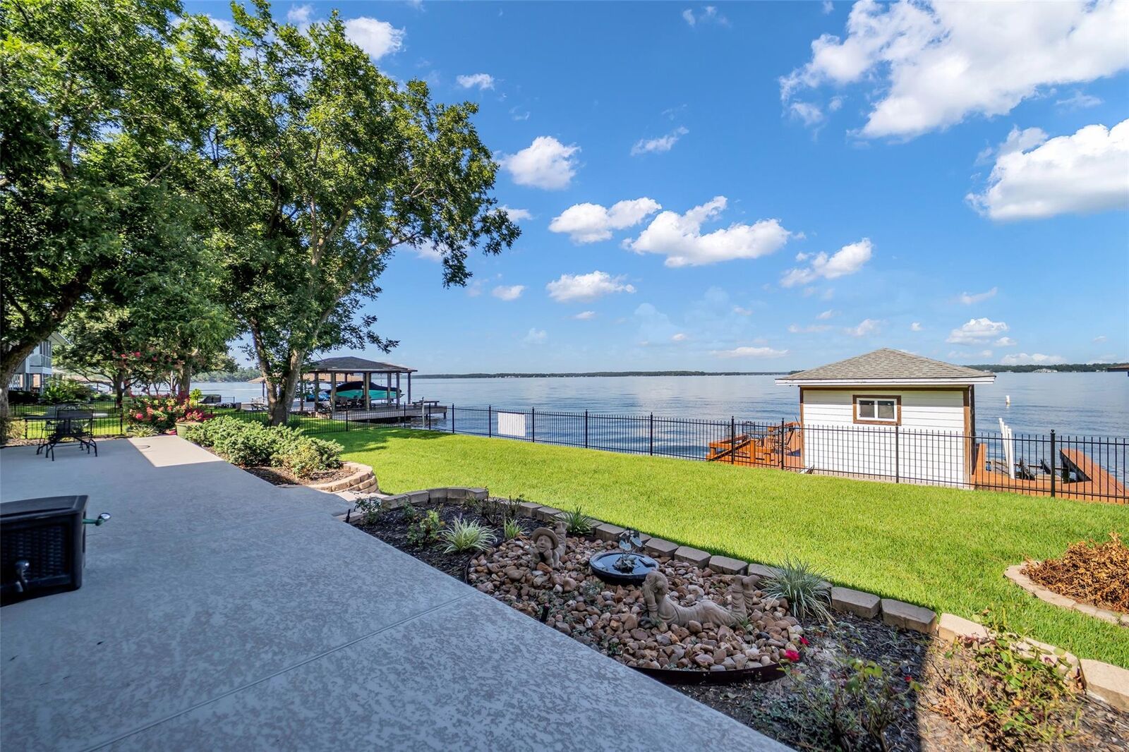 Property Photo: 16314 Hunters Circle TX 77356