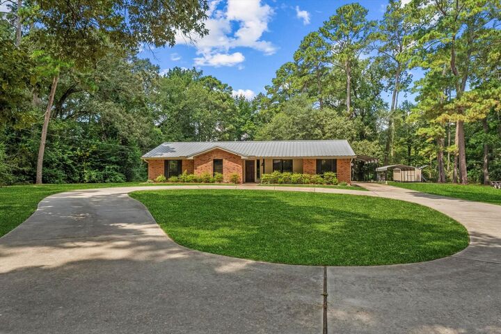 Property Photo: 126 Lakeshore Drive TX 77304