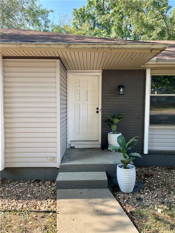 Property Photo:  328 Virginia Road  MO 64024 