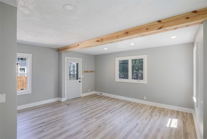 Property Photo:  2530 SE 8th Court  IA 50315 