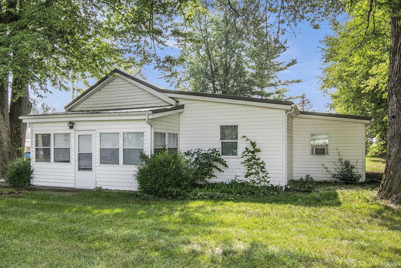 Property Photo: 7513 N Albion Street IN 46794-9794