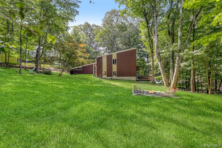 Property Photo:  8 Beaver Hollow Lane  NY 10952 