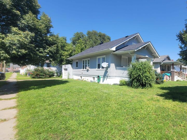 Property Photo:  821 W B  NE 69101 