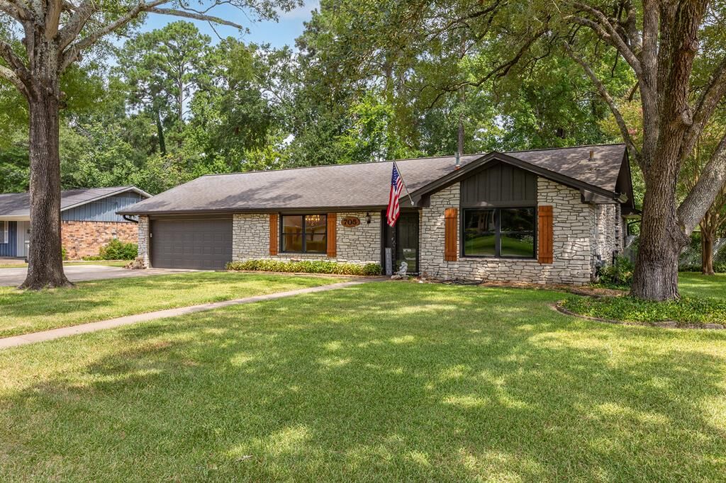 Property Photo:  705 Willow Bend Drive  TX 75901 