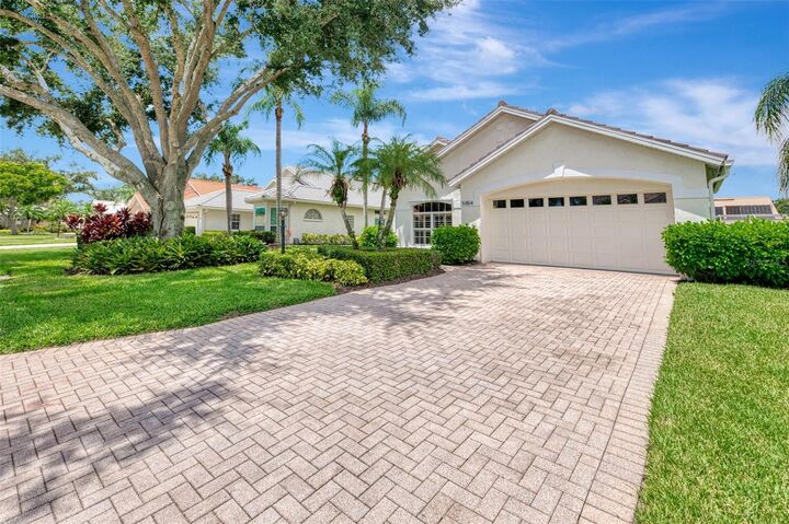 Property Photo:  5854 Fairwoods Circle  FL 34243 