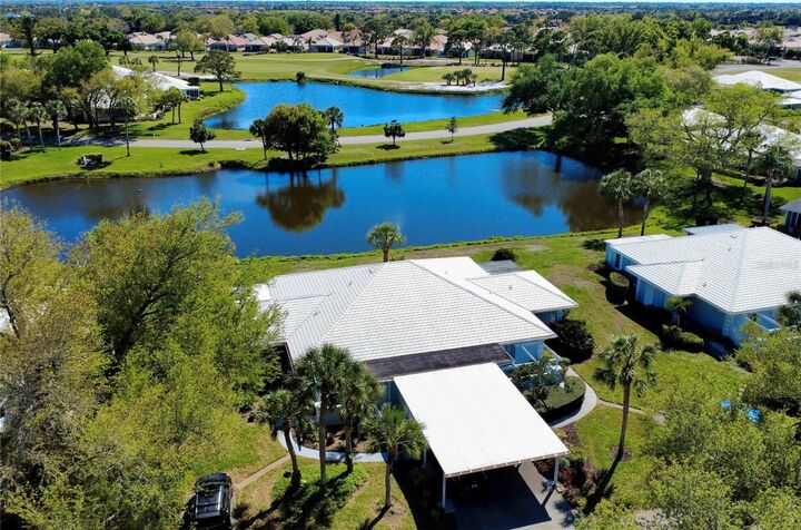 Property Photo:  420 Wexford Circle 124  FL 34293 