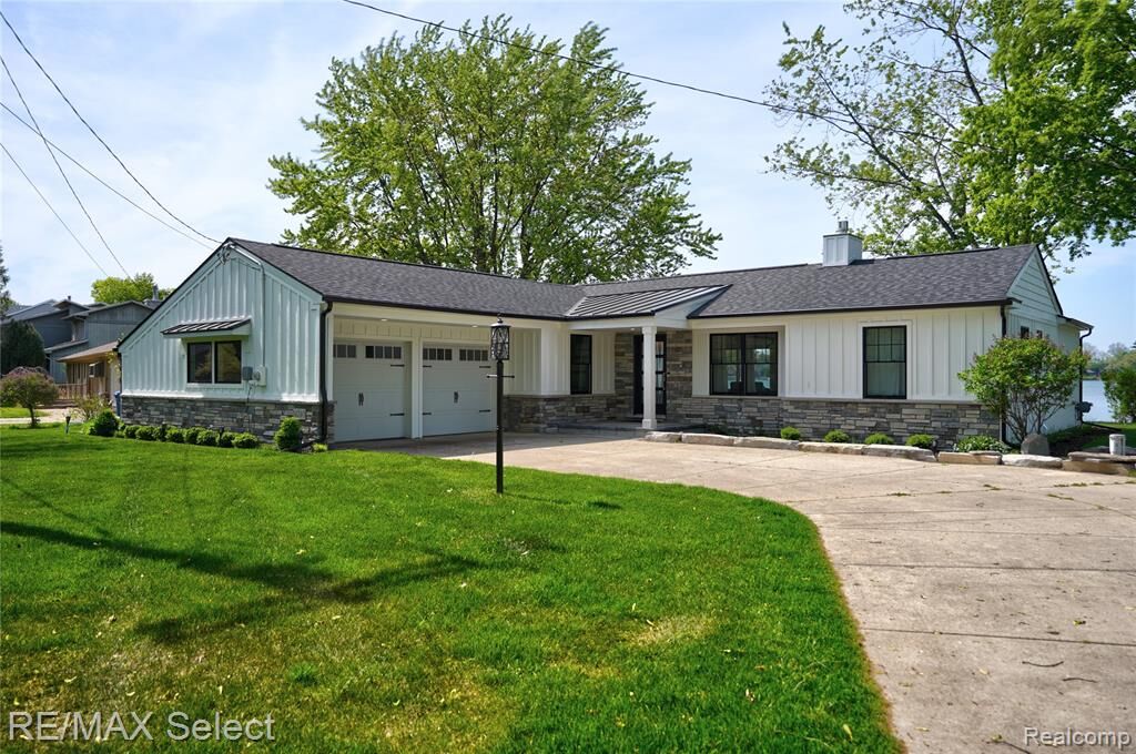Property Photo:  14240 Moffett Drive  MI 48430 3263 