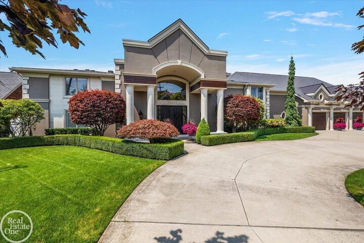 Property Photo:  38371 Huron Pointe Drive  MI 48045-2838 