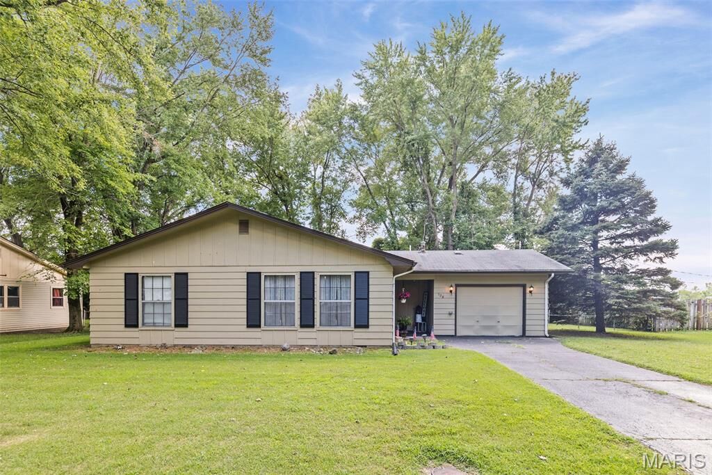 Property Photo:  128 Alice Drive  IL 62269 