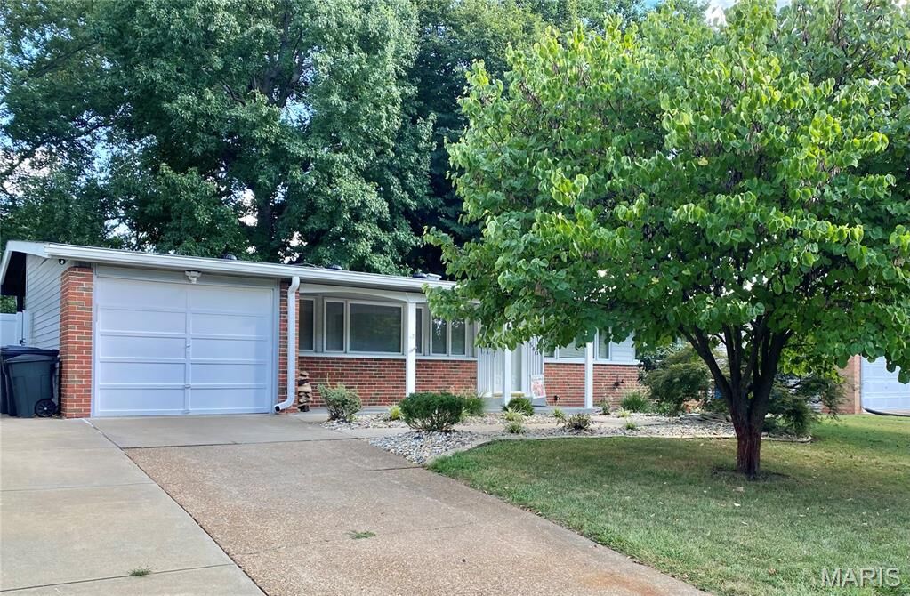 Property Photo: 1540 Gallant Fox Drive MO 63033