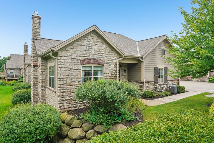 1047 Ann Marie Way  Oconomowoc WI 53066 photo