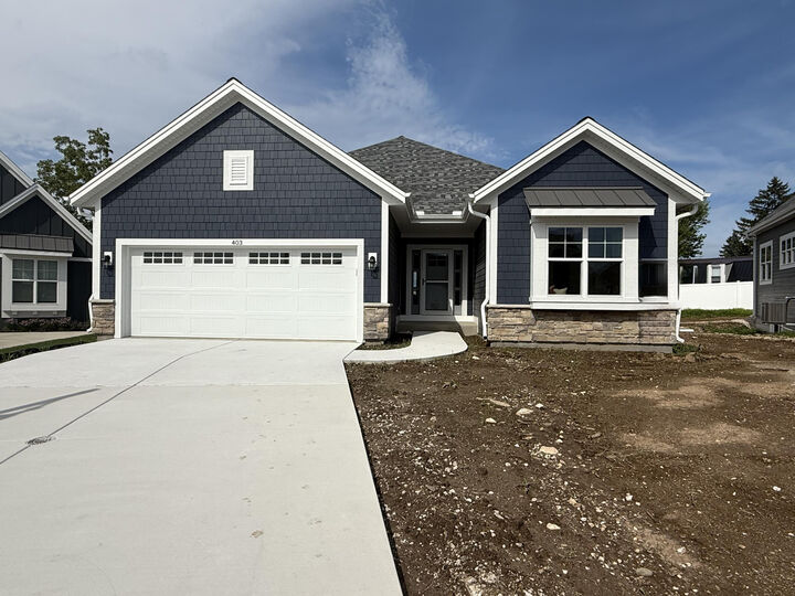403 Sandy Cir  Pewaukee WI 53072 photo