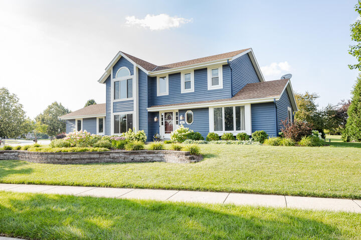 858 Laureate Dr  Pewaukee WI 53072 photo