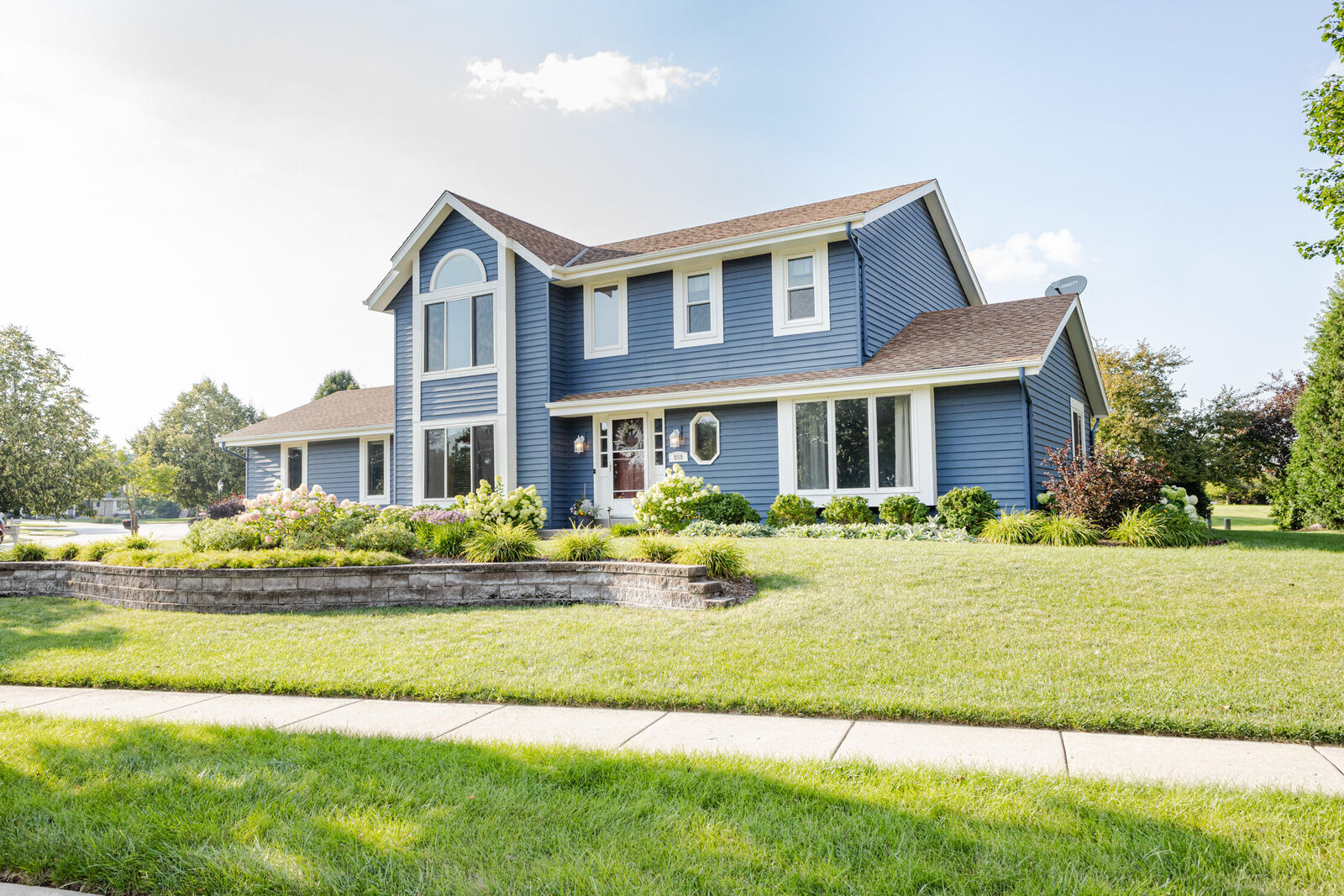 Property Photo:  858 Laureate Dr  WI 53072 