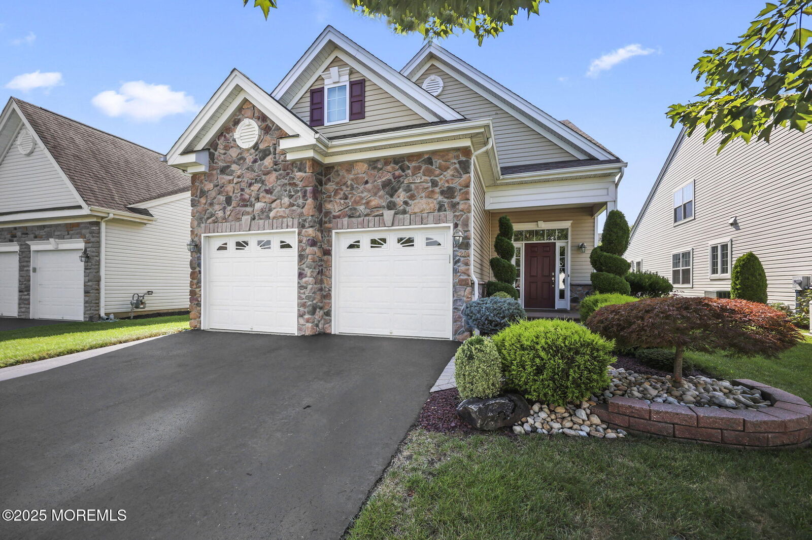 Property Photo:  20 Draw Bridge Drive  NJ 08831 