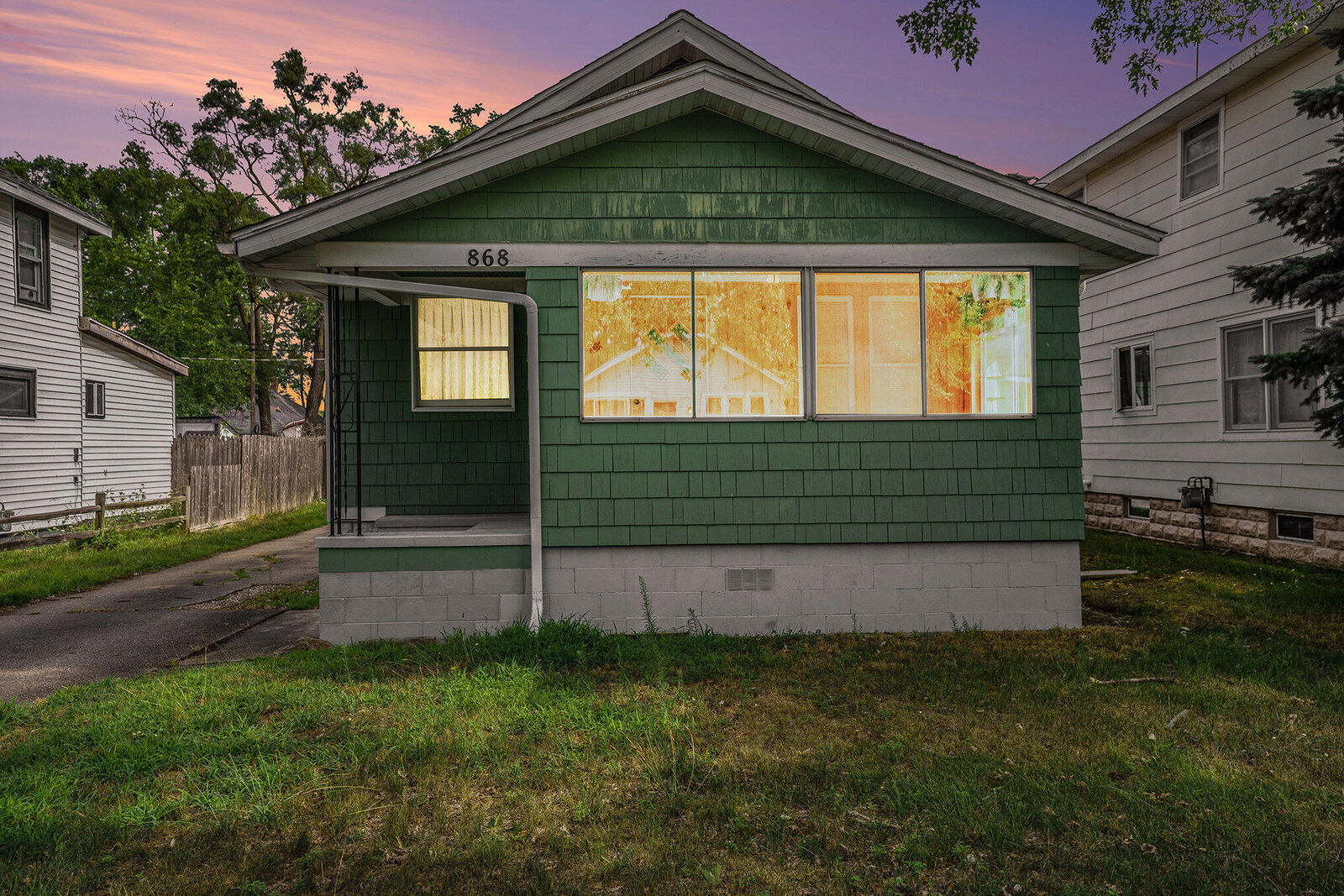 Property Photo:  868 E Dale Avenue  MI 49442 