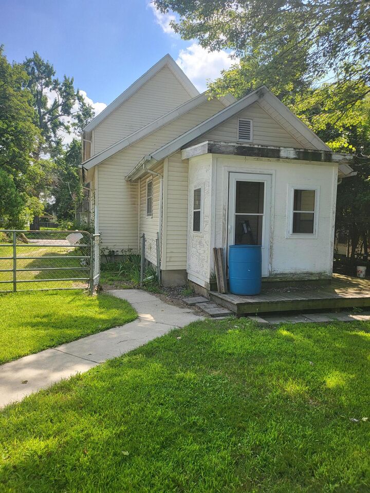 Property Photo:  1506 Pringle Avenue  MI 49203 