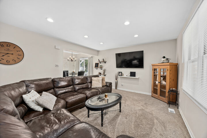 Property Photo:  209 Amherst Court C  IL 60108 