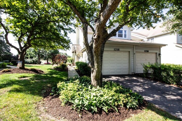 Property Photo: 1216 Tennyson Lane 1216 IL 60540