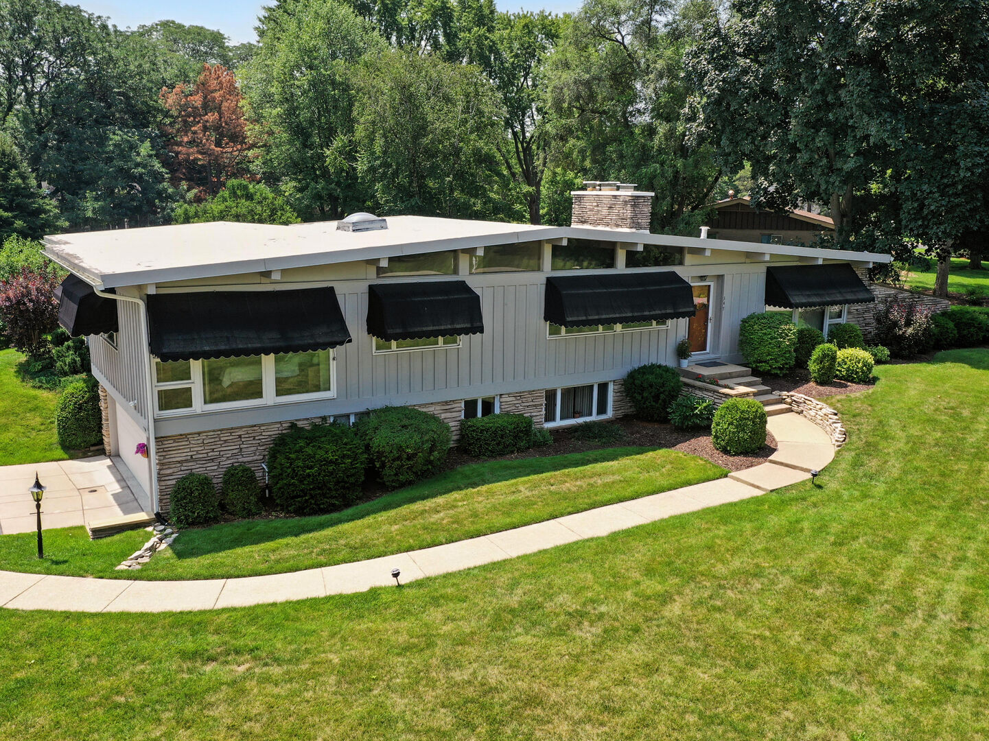 Property Photo: 347 Park Drive IL 60067
