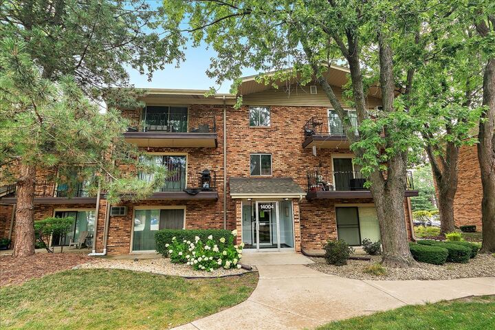 14004 Waterbury Drive 1106  Crestwood IL 60418 photo