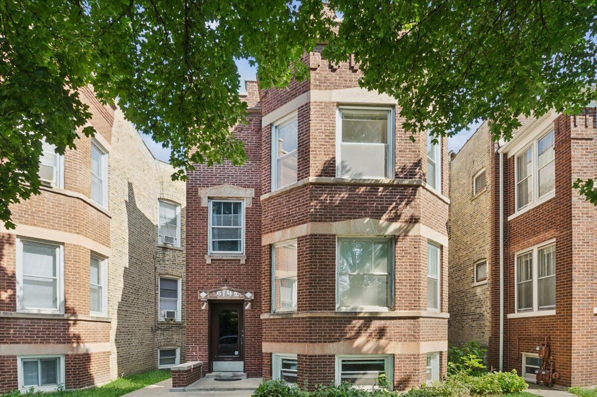 Property Photo:  5142 W Hutchinson Avenue  IL 60641 