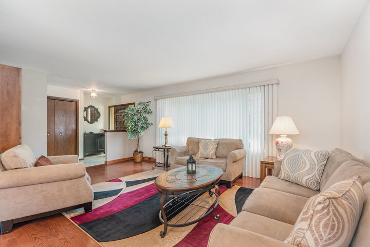 Property Photo:  414 Hillview Court  IL 60439 