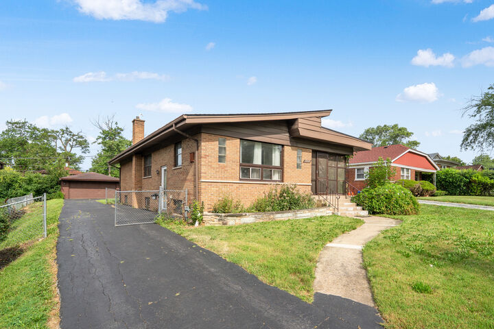 Property Photo:  17220 Highland Avenue  IL 60429 