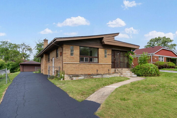Property Photo:  17220 Highland Avenue  IL 60429 
