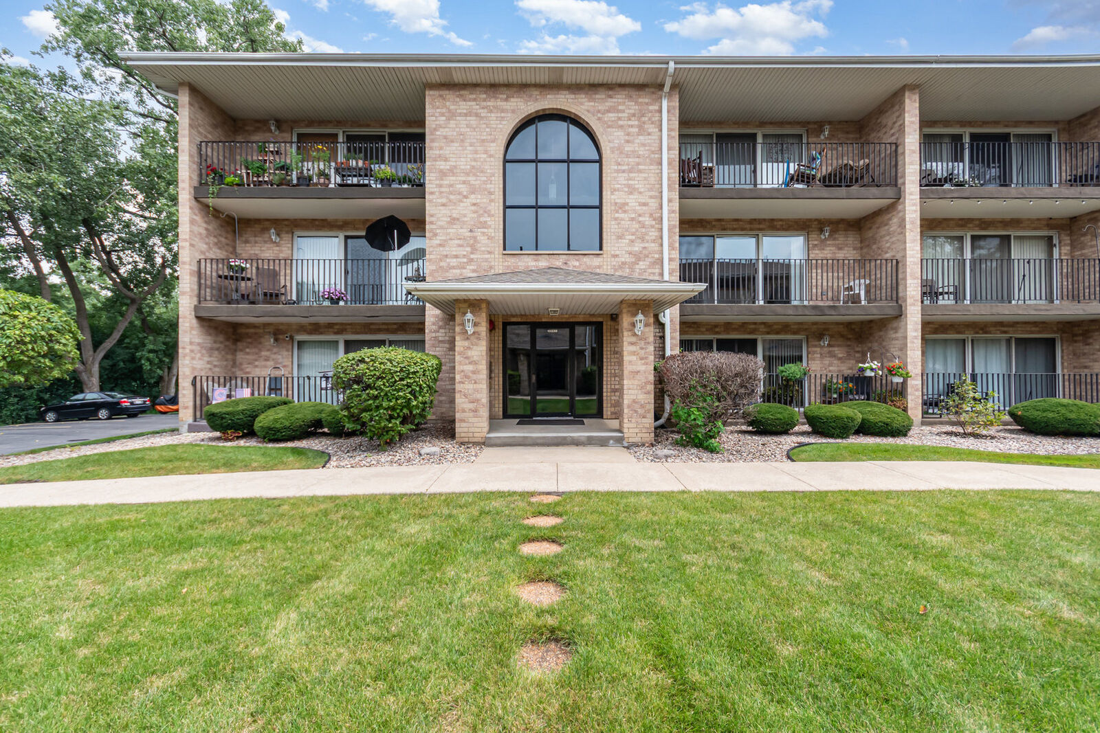 Property Photo:  10238 Southwest Highway 2C  IL 60415 