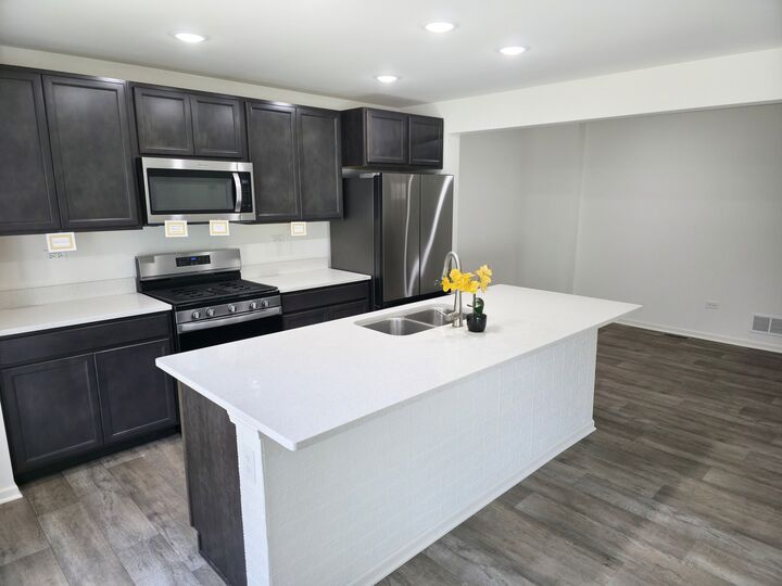 Property Photo: 1917 Turtle Creek Court IL 60503