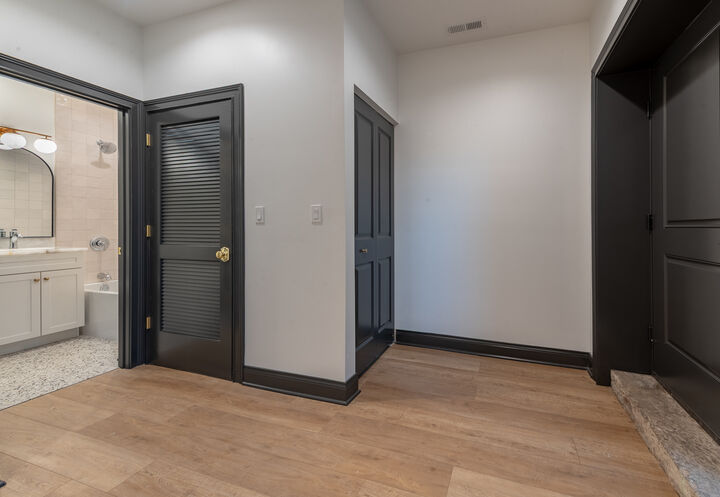 Property Photo: 28 N Throop Street 1 IL 60607