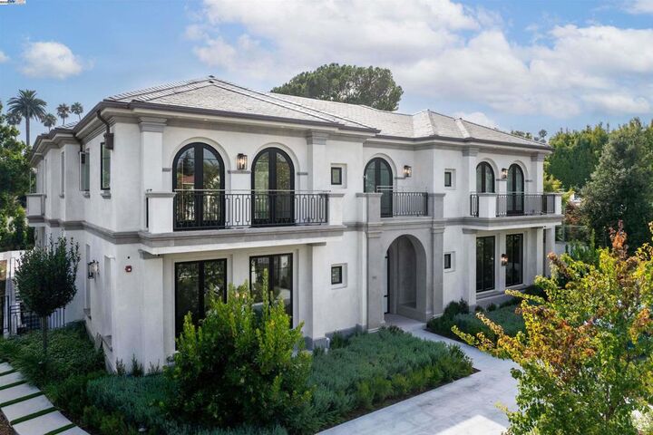 701 N Camden Dr  Beverly Hills CA 90210 photo