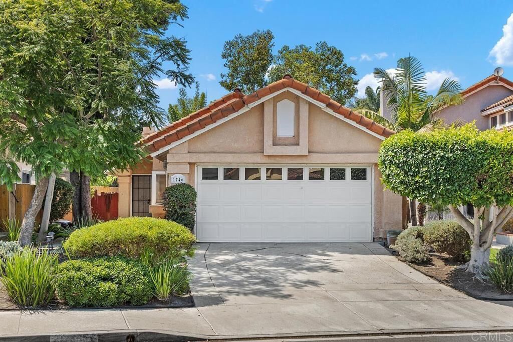 Property Photo:  1746 Avenida Alta Mira  CA 92056 