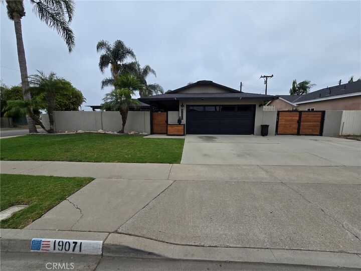 19071 Suva Lane  Huntington Beach CA 92646 photo