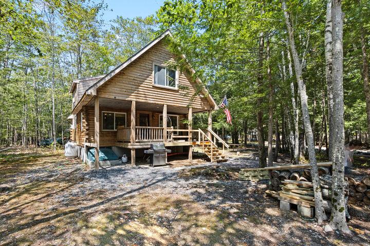 Property Photo: 8 Juniper Circle ME 04071