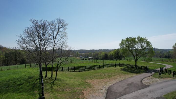 Property Photo:  2723 Piney Rd  TN 37137 