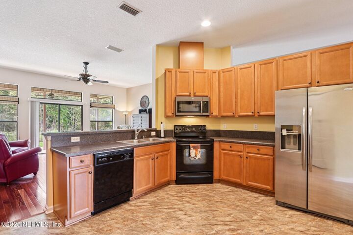 Property Photo: 11388 Martin Lakes Court FL 32220