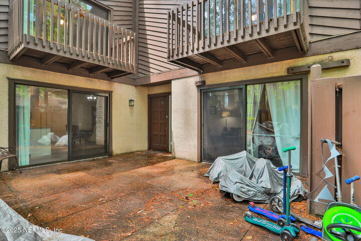 Property Photo: 10458 Big Tree Circle E FL 32257
