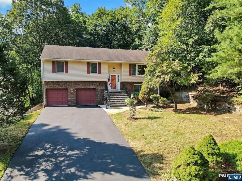 Property Photo:  112 Moffatt Road  NJ 07430 