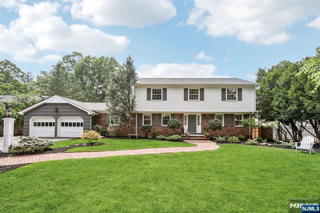 Property Photo:  268 Iris Court  NJ 07652 