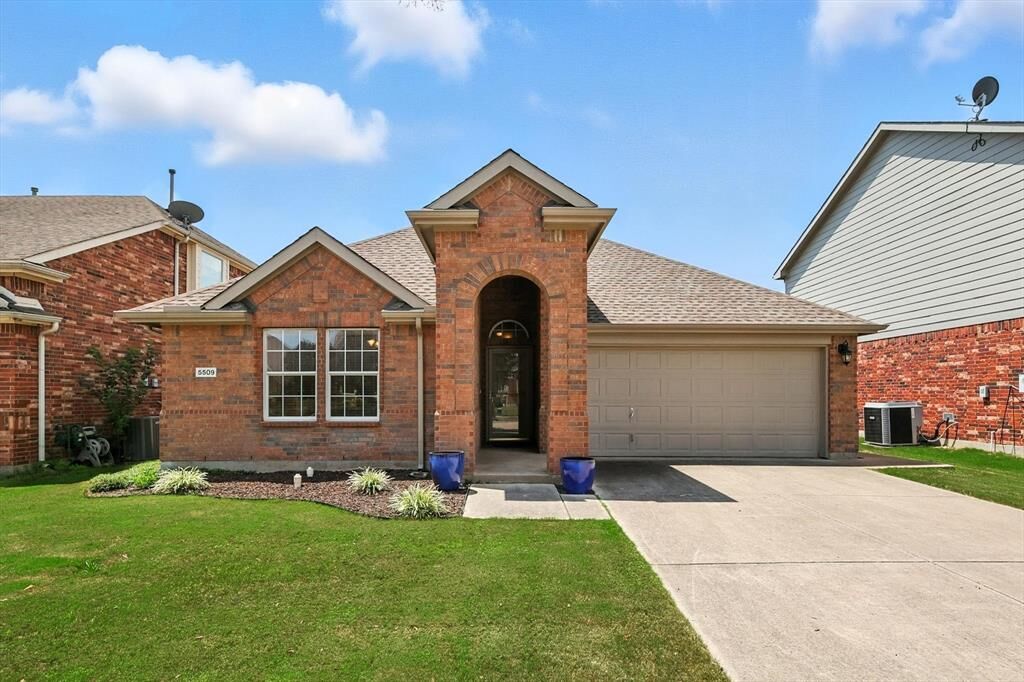 Property Photo:  5509 Brookside Drive  TX 76226 